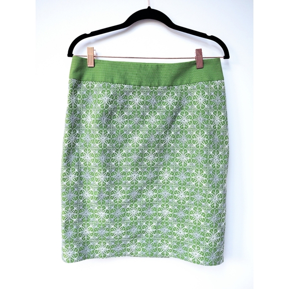 Nanette Lepore Dresses & Skirts - Nanette Lepore Green Embroidered Pencil Skirt Size 6